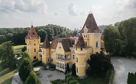 Georgi Schloss Hotel Garni